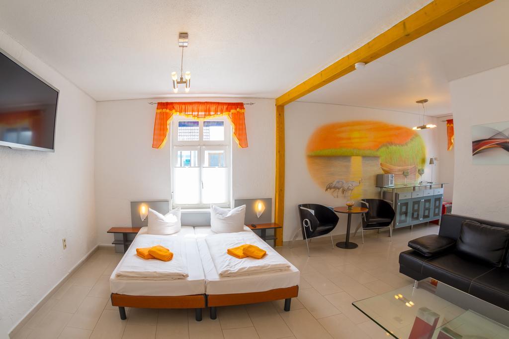 Hotel Am Mueritzhafen Garni Waren  Dış mekan fotoğraf