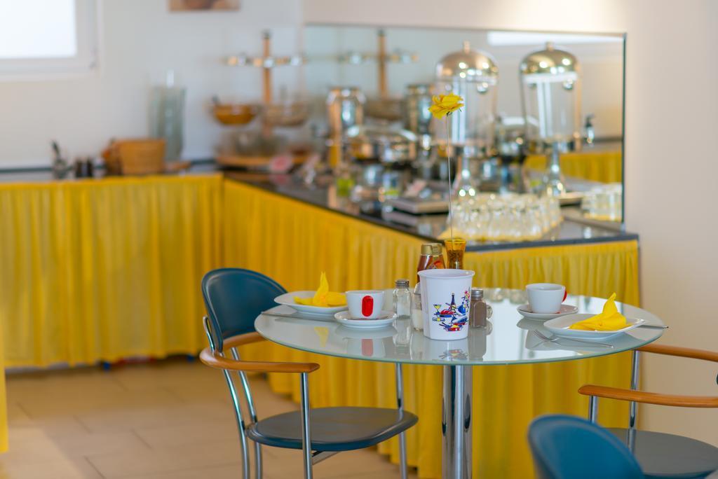 Hotel Am Mueritzhafen Garni Waren  Dış mekan fotoğraf